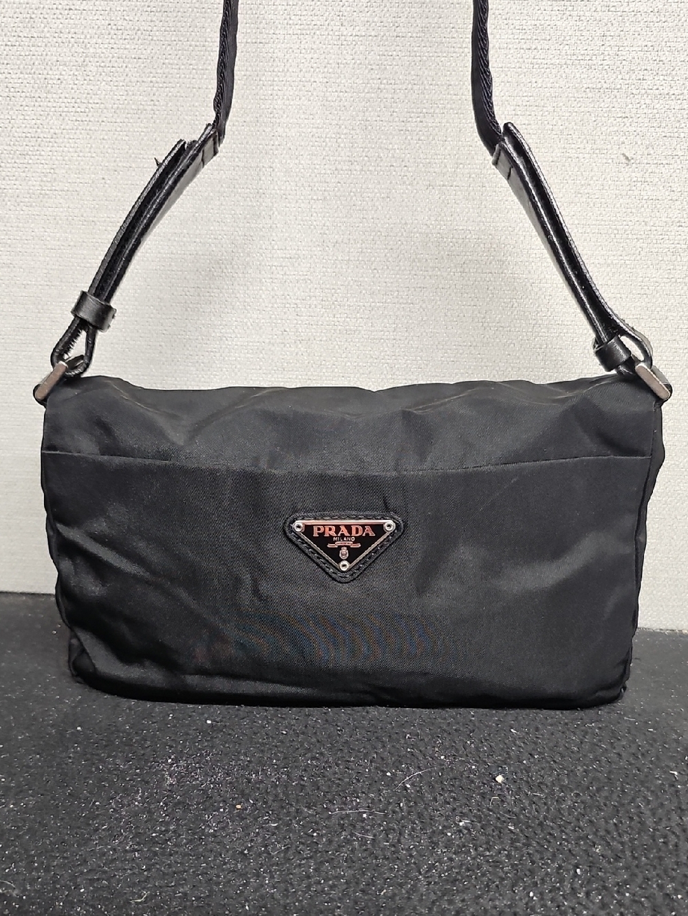 PRADA BLACK NYLON SHOULDER BAG BFPM-05-035